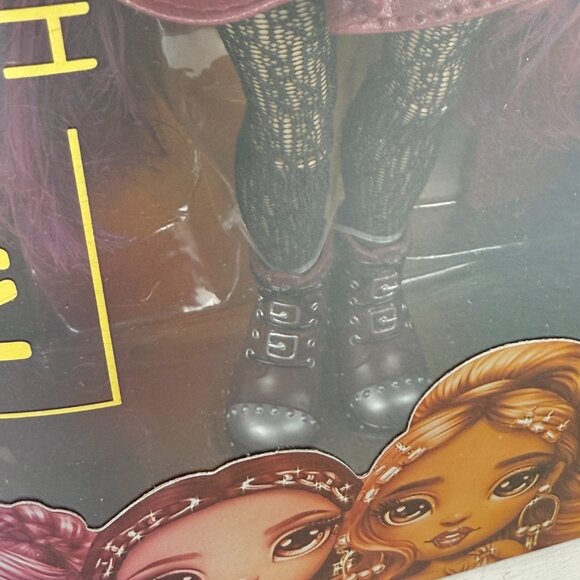 Rainbow High Series 4 MILA BERRYMORE Fashion Doll- Burgundy Red - NEW in box! - Picture 4 of 7